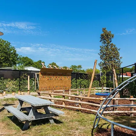 Holiday home Alexanderpark: Beachside Retreat With Garden Terrace Ouddorp