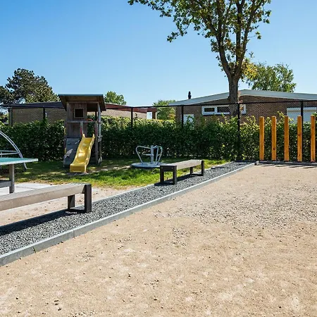 Alexanderpark: Beachside Retreat With Garden Terrace