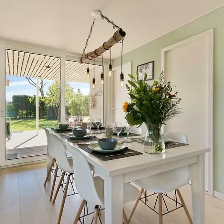 Alexanderpark: Beachside Retreat With Garden Terrace Holiday home *