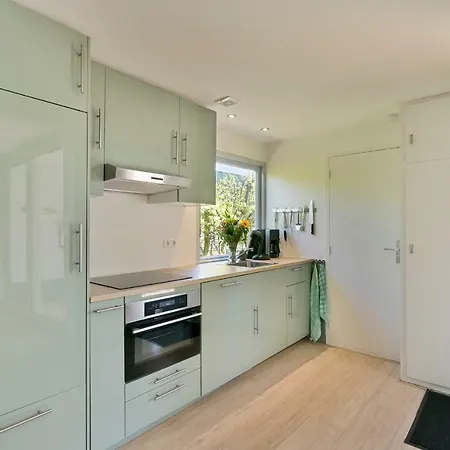 Alexanderpark: Beachside Retreat With Garden Terrace *
