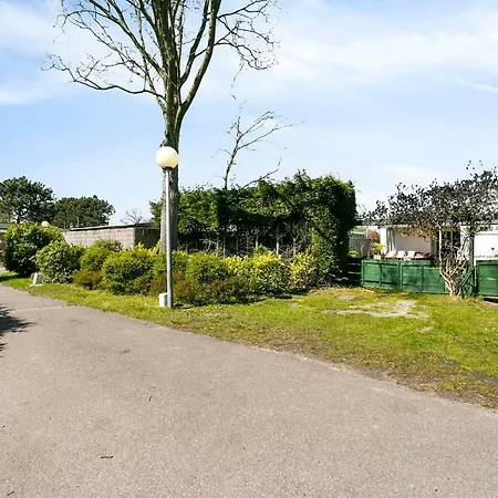 Alexanderpark: Beachside Retreat With Garden Terrace