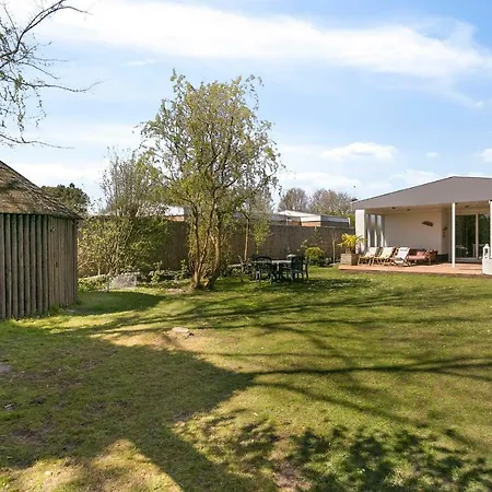 Alexanderpark: Beachside Retreat With Garden Terrace Holiday home *